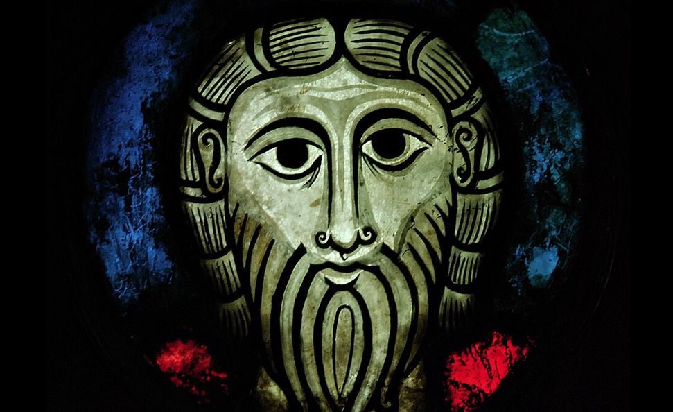 Christ de Wissembourg, fin du XIᵉ siècle, plus ancien vitrail figuratif conservé au monde. Musée de l'Œuvre Notre-Dame, Strasbourg.